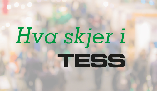 Bilde av personer som står forran TESS bygg